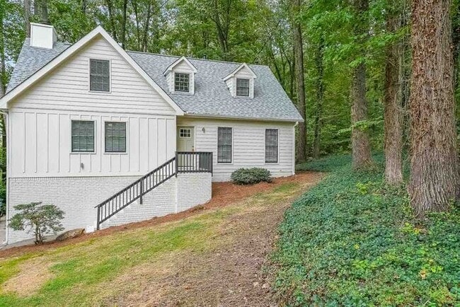 Photo - 317 E Claiborne Ct House