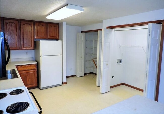 Building Photo - $1,250 | 2 Bedroom, 1 Bathroom Condo | Pet Friendly* | Available for an August 7th, 2026 Move In!