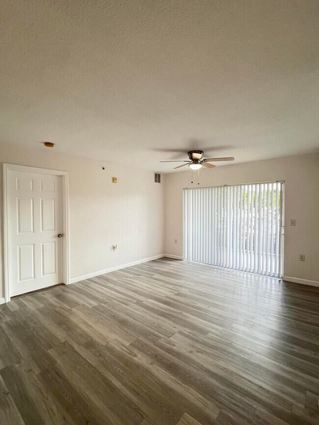 Foto del edificio - 301 SW Palm Dr