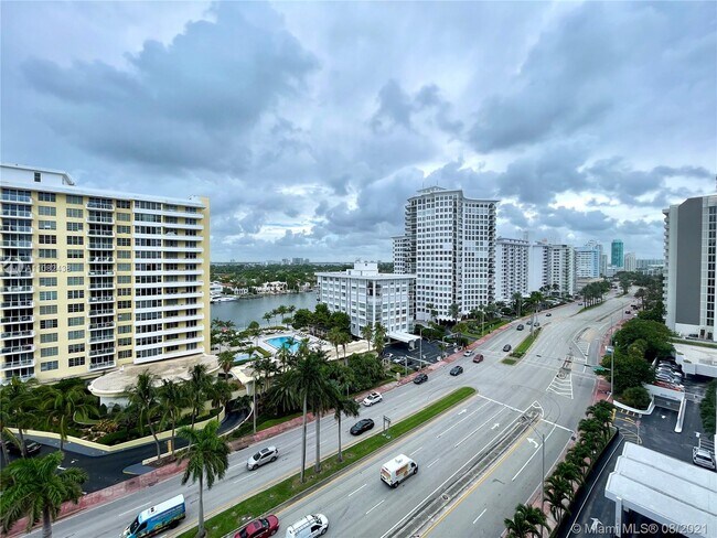 Foto del edificio - 5601 Collins Ave