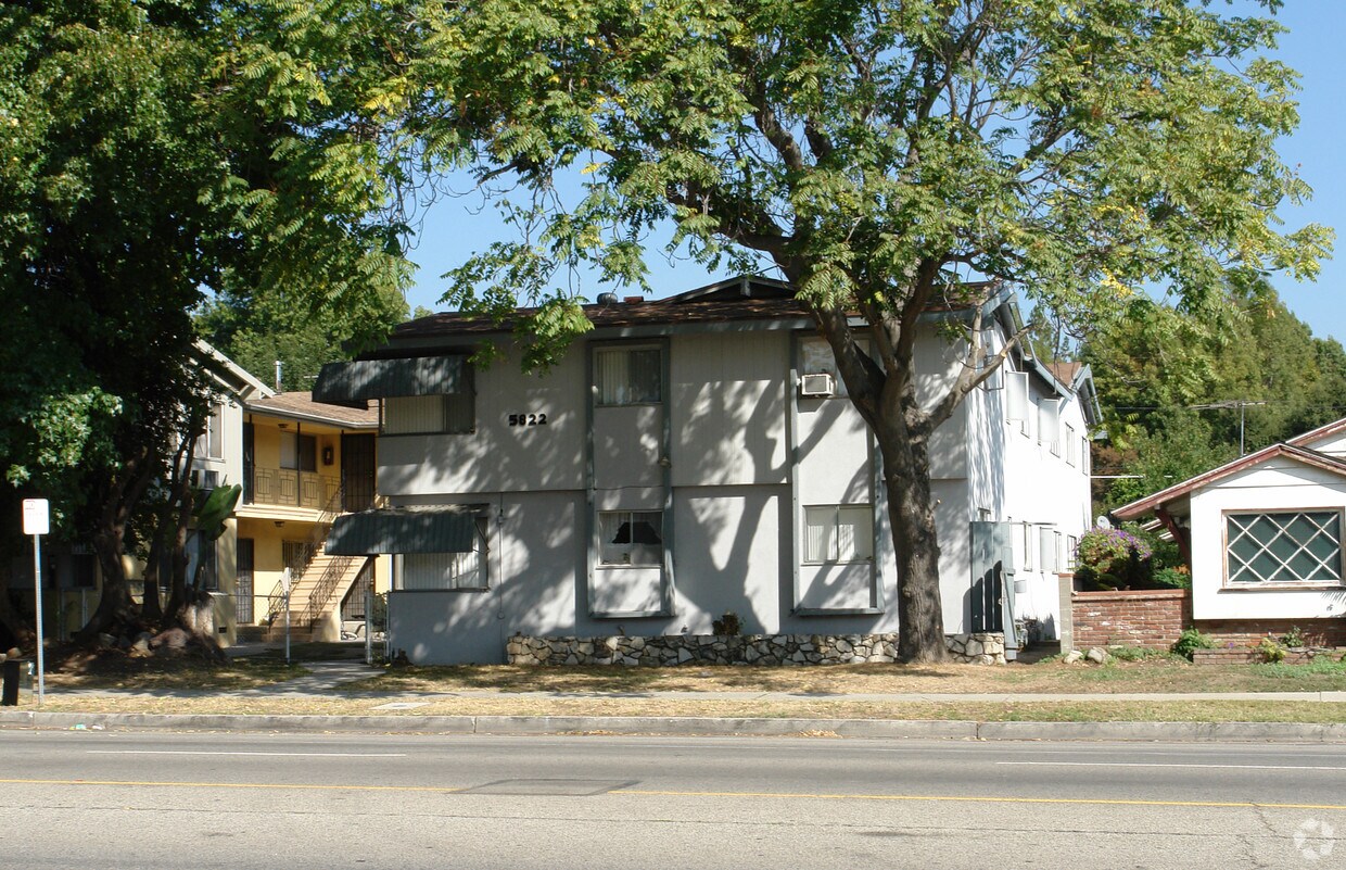 Primary Photo - 5822 Woodman Ave
