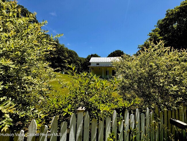 Foto del edificio - 64 E Pond Lilly Rd