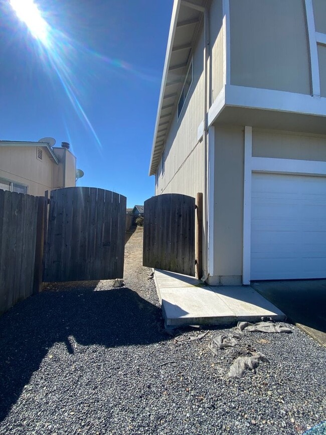 Foto del edificio - Spacious 2 Bed 2 Bath PG&E & Water Included~