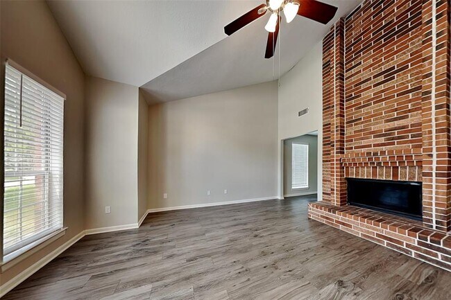 Building Photo - 55 Laughing Brook Ct