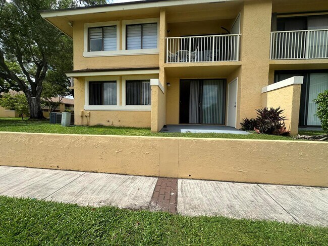 Foto del edificio - 410 NW 214th St