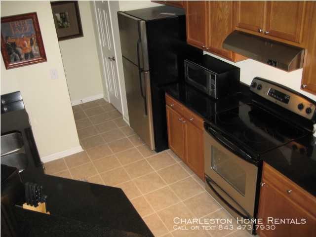 Building Photo - 3 Bed 2 Bath Third Floor Condo at The Concord