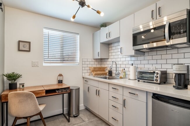 Photo - 2145 W Fairmount Ave House