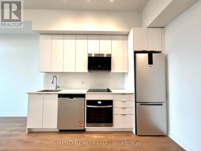Photo du bâtiment - 498-2498 Caldari Rd