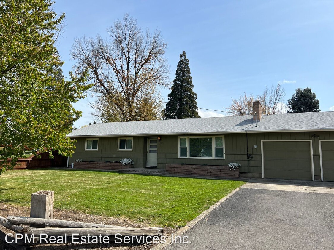 Primary Photo - 3 br, 2 bath House - 689 S. Modoc Ave.