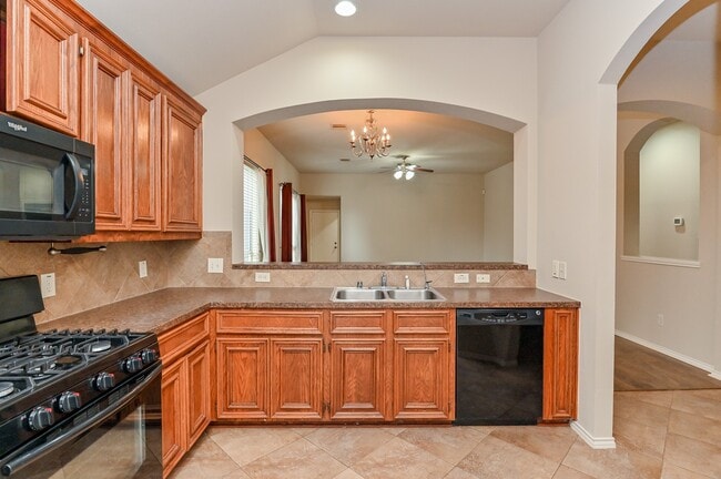 Building Photo - 2106 Castle Gardens Ln