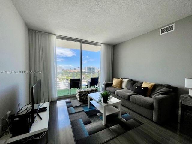 Foto del edificio - 18800 NE 29th Ave