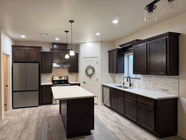 Foto del edificio - Spool home corner lot in the Foothills