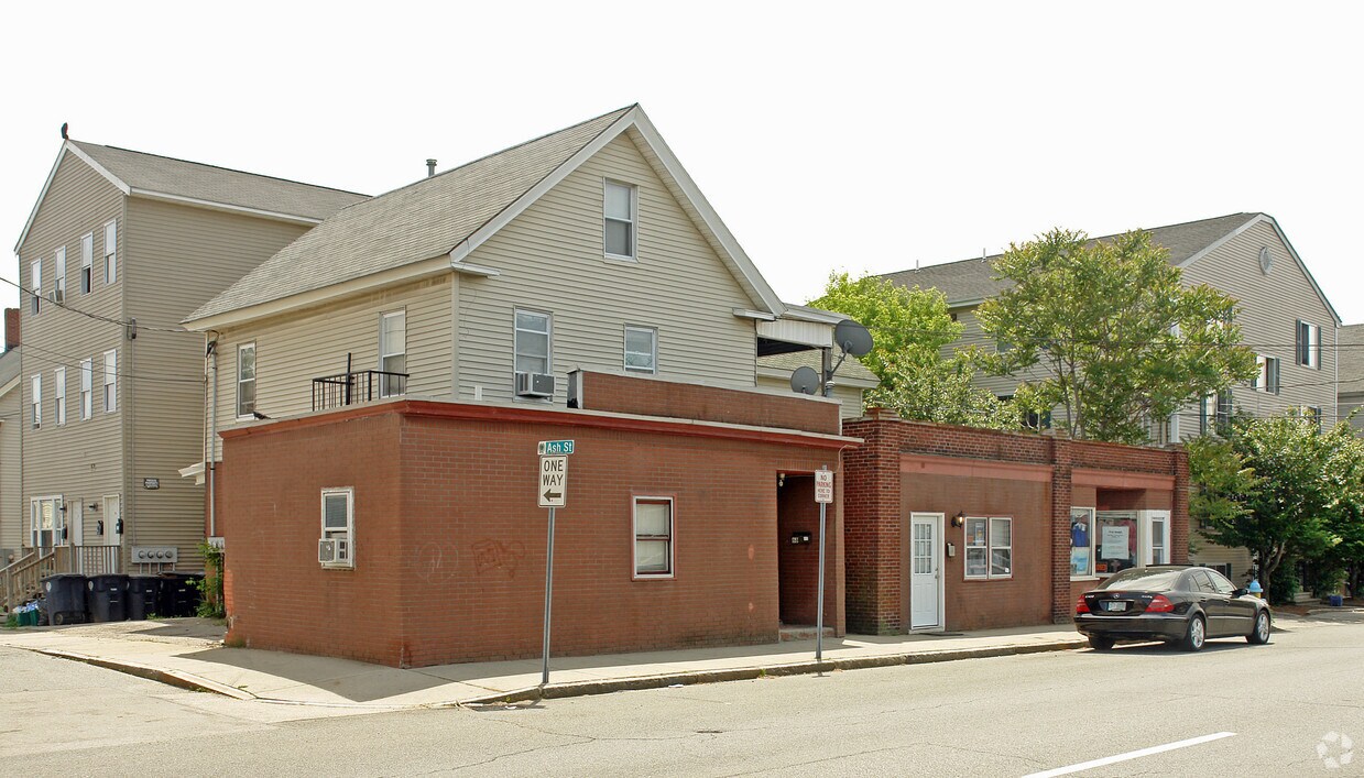 Primary Photo - 68 W Hollis St