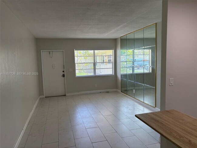 Foto del edificio - 1301 N 12th Ct