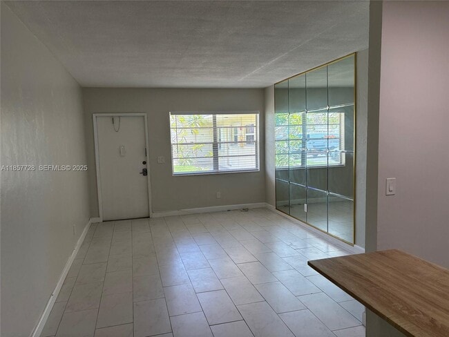 Building Photo - 1301 N 12th Ct