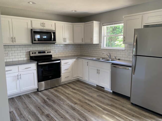 Building Photo - 836 Vermillion Dr