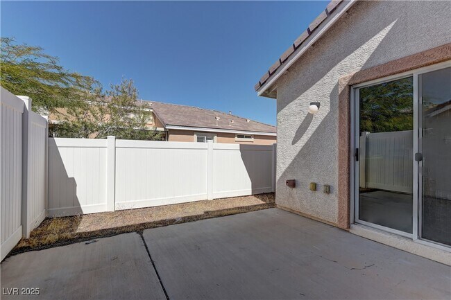 Foto del edificio - 10403 Madagascar Palm St