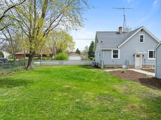 Building Photo - 112 E Page St