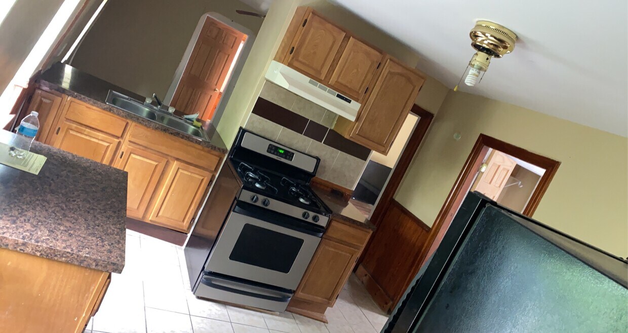 83 Terrace Ave Unit Apt 3, Providence, RI 02909 Apartments in