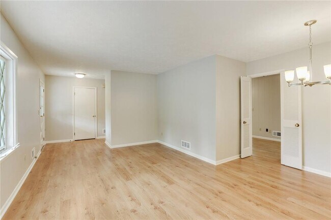 Building Photo - 3016 Sumac Dr