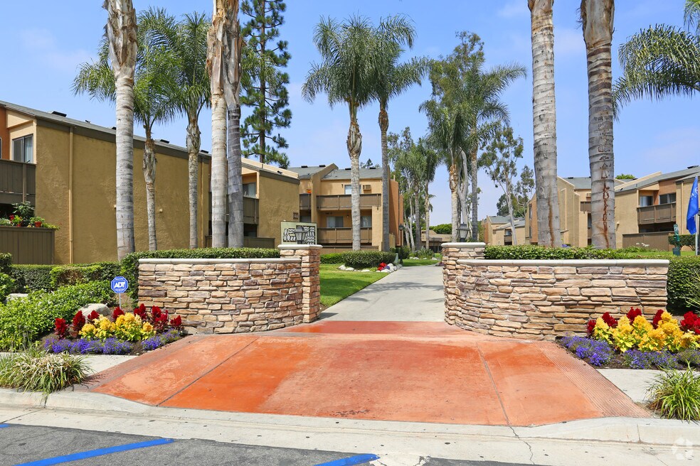 Madrid Apartment Homes Rentals Mission Viejo, CA