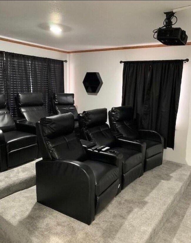 Building Photo - 857 Oakridge Dr