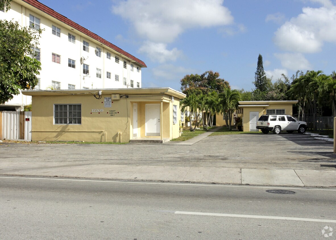 Primary Photo - 12209 W Dixie Hwy