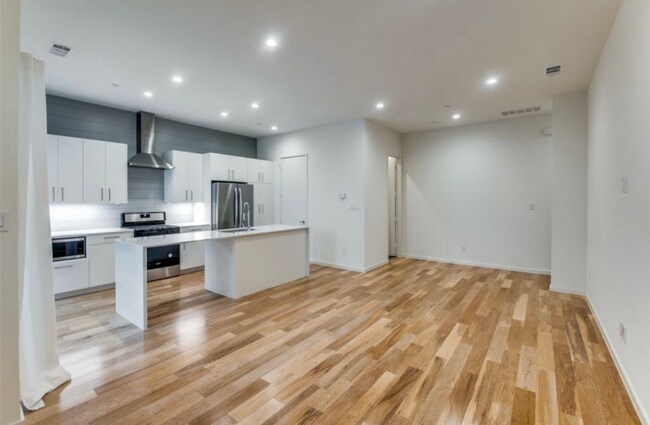 Foto del edificio - 3812 San Jacinto St