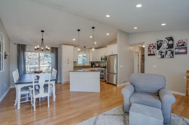 Building Photo - 2432 Henslow Ct N