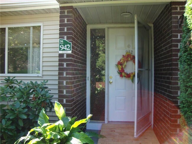 Foto del edificio - 942 Halifax Dr