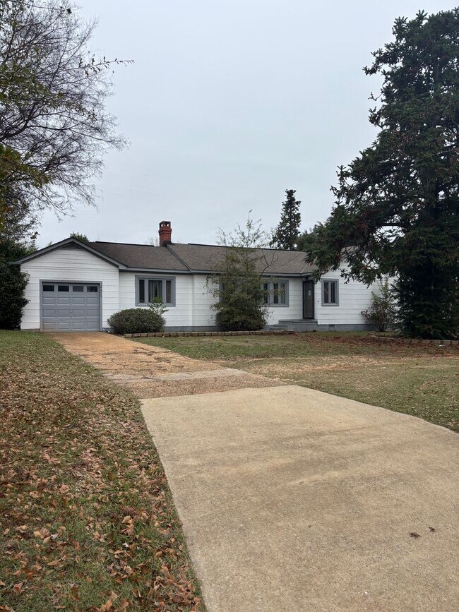 Building Photo - 2200 Loop Rd