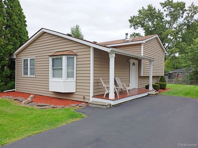 Building Photo - 1049 Hendricks Way