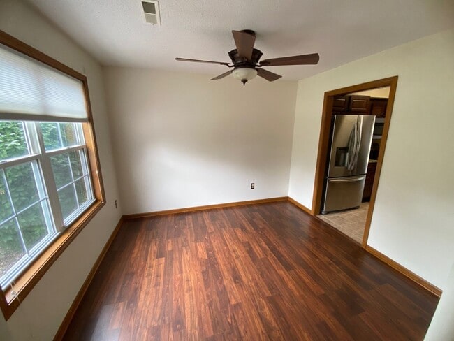 Building Photo - Gorgeous 3 Bedroom Home in South Columbia