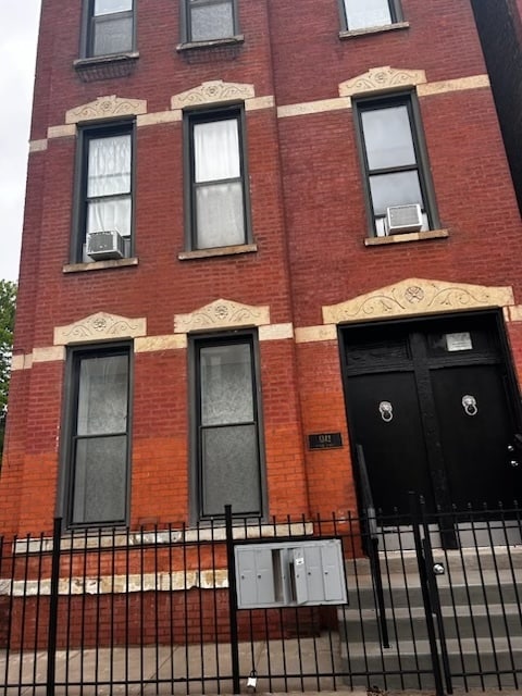 Building Photo - 1342 W Huron St