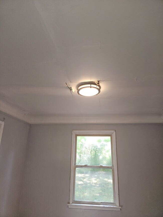Foto del edificio - 2 bedroom/ 1 bathroom Detroit's Westside Home