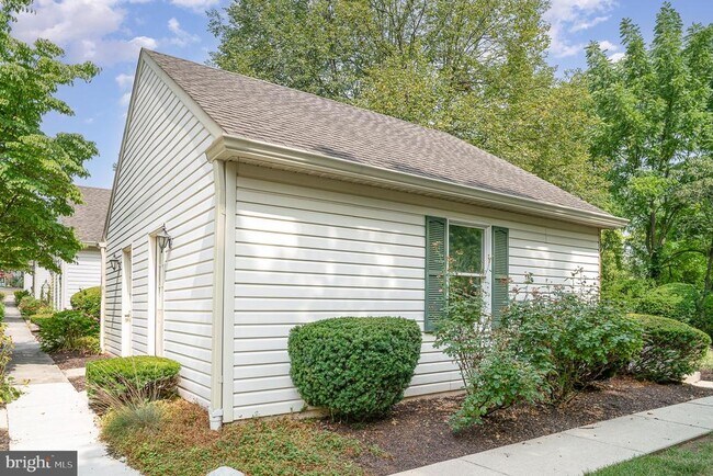 Building Photo - 2045 Raleigh Rd