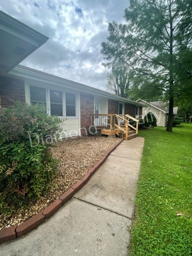 Foto del edificio - 4 Bedroom Home Available Now! Southwest Springfield!