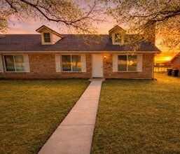 Building Photo - 703 Apache Dr