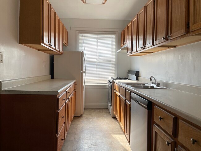 Foto del edificio - 828 Elmwood Ave