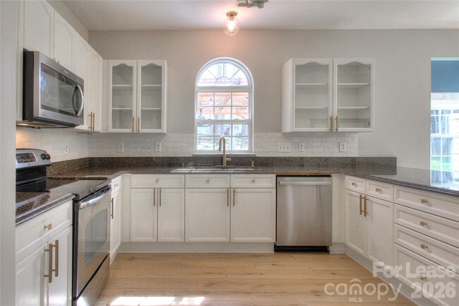 Building Photo - 8414 Bampton Dr