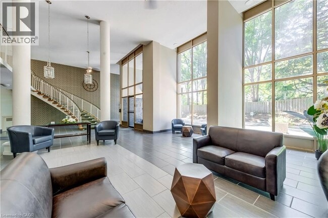 Building Photo - 3189 King St E