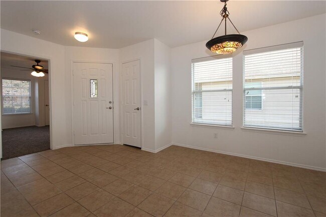 Foto del edificio - 9013 Southwick Dr