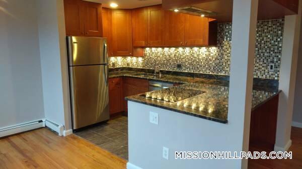 Building Photo - 390 Riverway