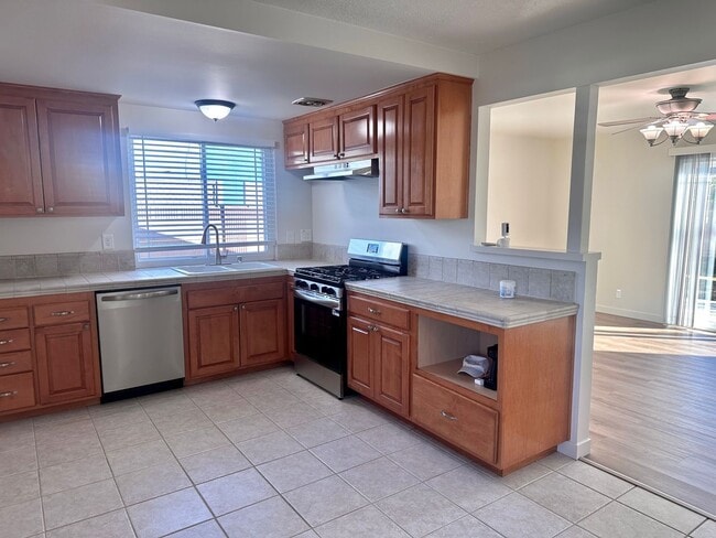 Foto del edificio - 20334 Callaway Ave