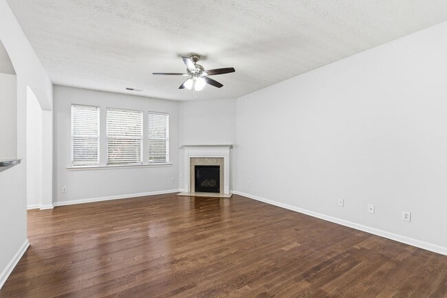 Building Photo - NOW READY!!! 3 bedroom home in sought out Austell city!!!