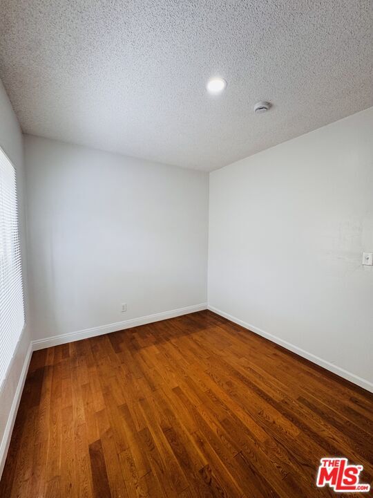 Foto del edificio - 417 W 52nd Pl