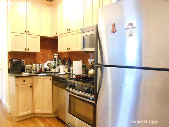 Building Photo - 73 Thatcher St