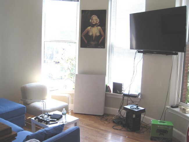 Foto del edificio - 497 Commonwealth Avenue