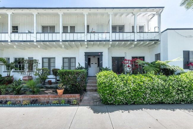 Building Photo - 1010 S Point View St