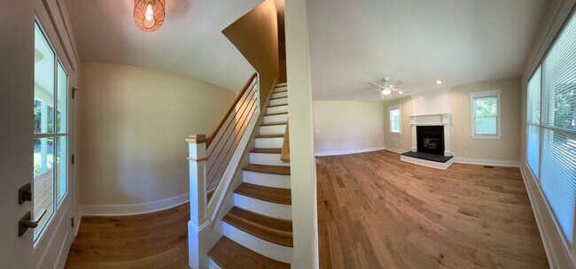Building Photo - 310 Shorepoint Dr